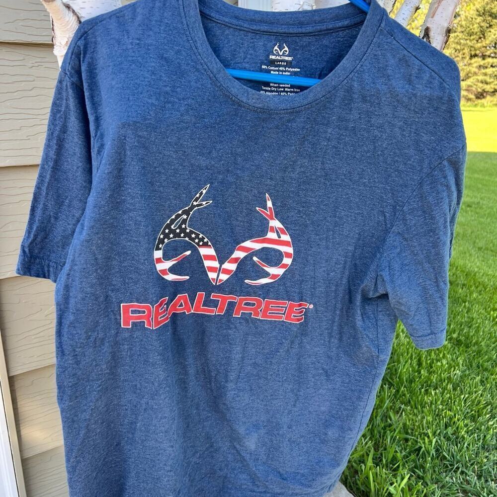 REALTREE T-shirt, short sleeve, crewneck. Cotton polyester blend. Men's size L